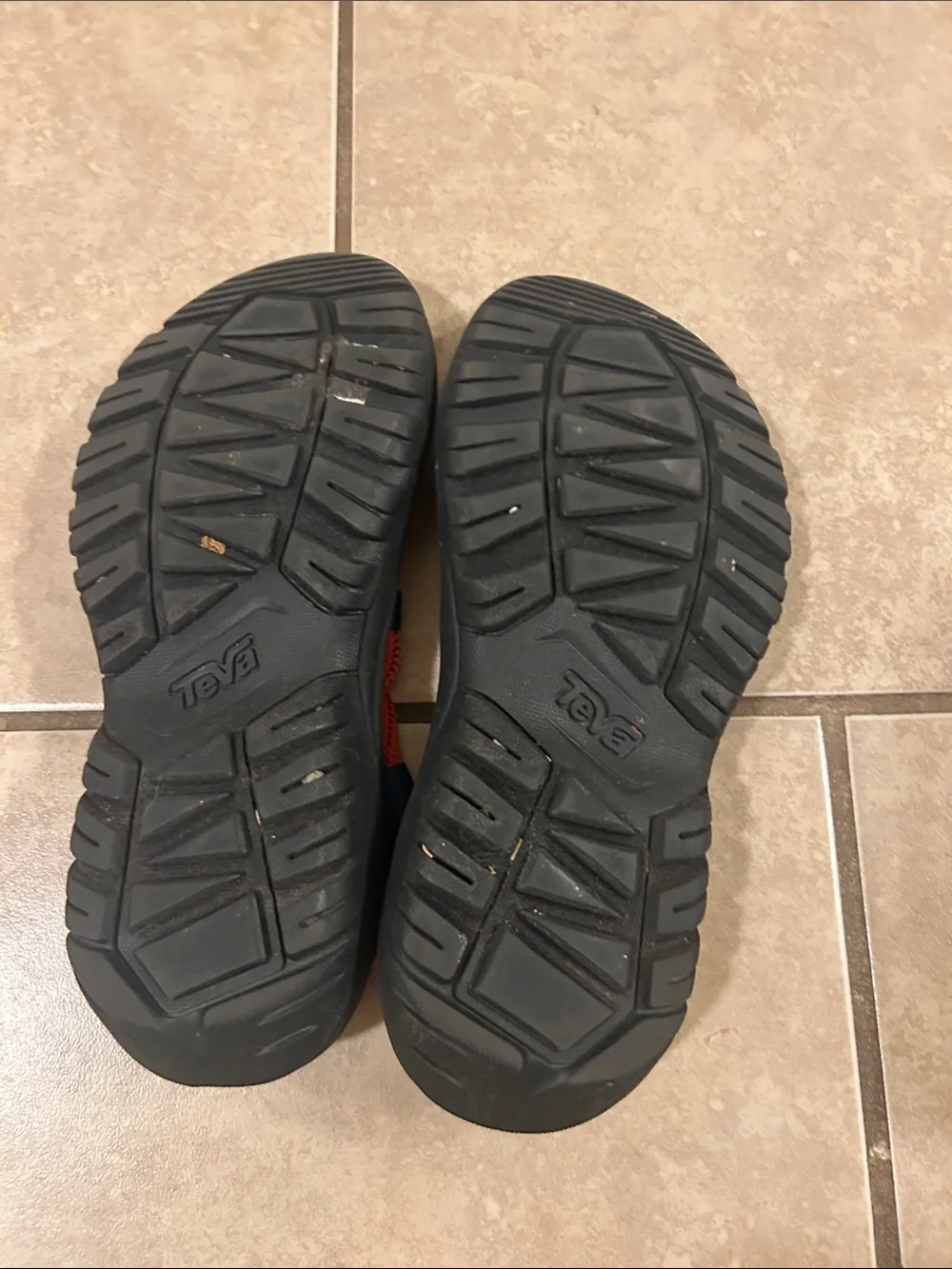 Teva 7 red/black sandals - Picture 3 of 4